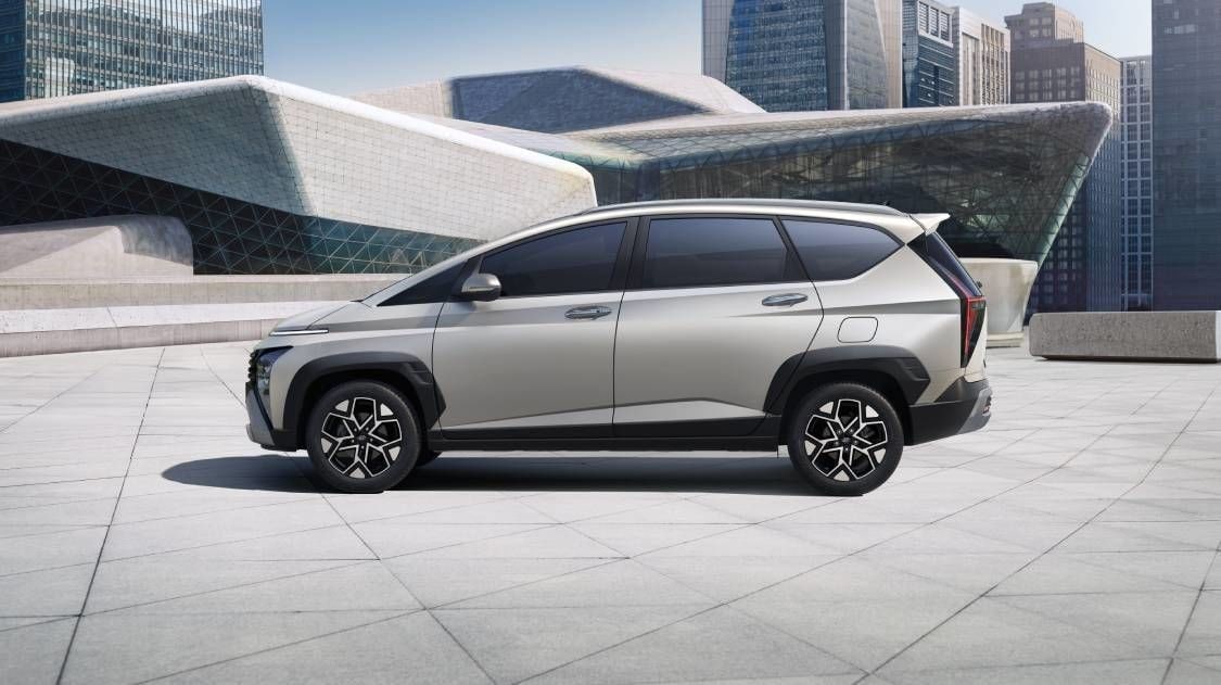 mặt bên hyundai stargazer x